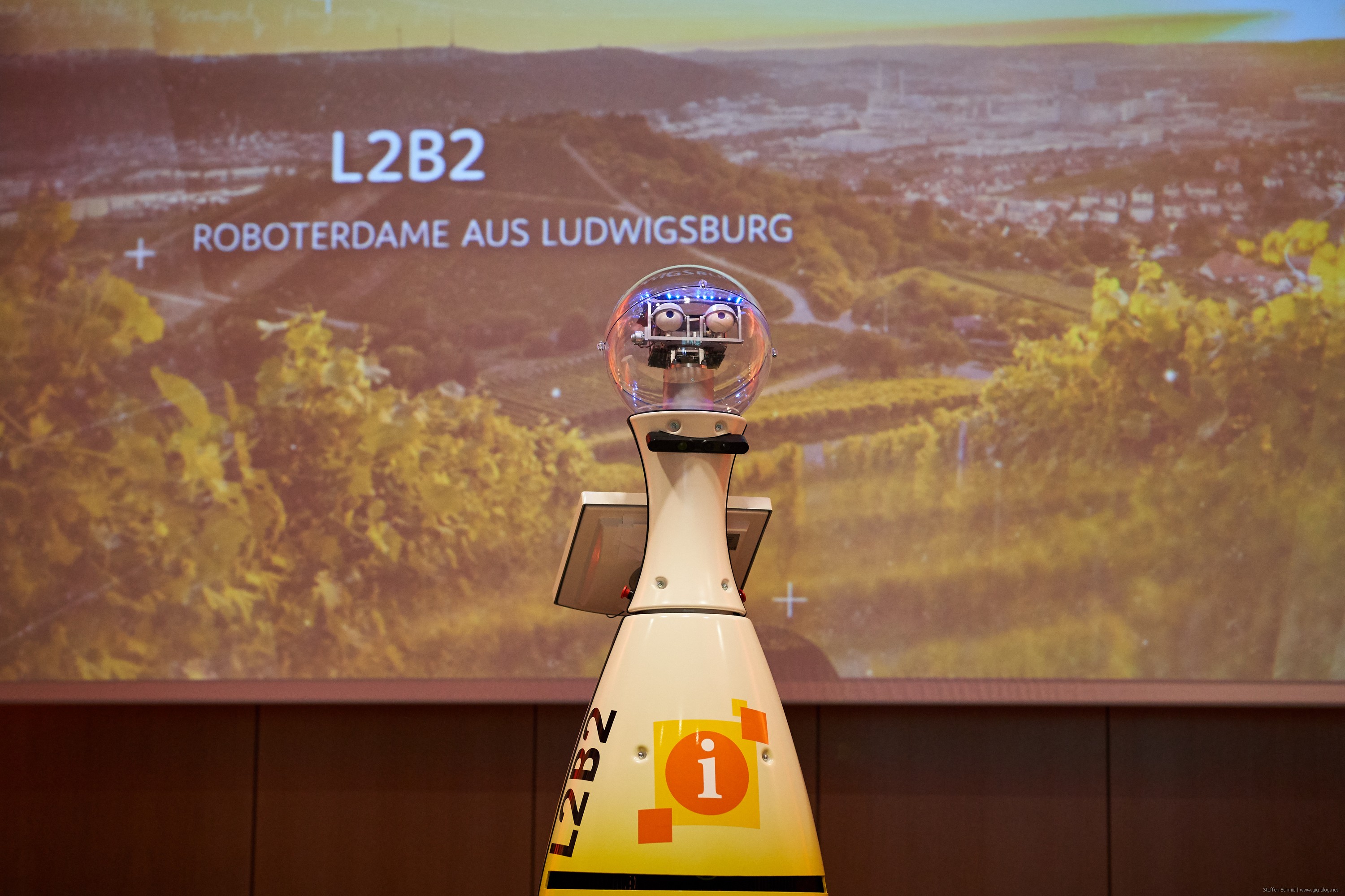 Municipality Welcome Manager (L2B2 Service Robot) in Ludwigsburg