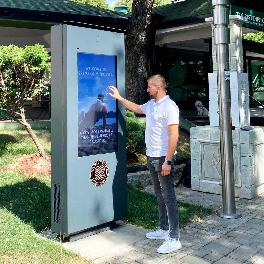 Promoting Tourism with PLASMV Digital Billboards